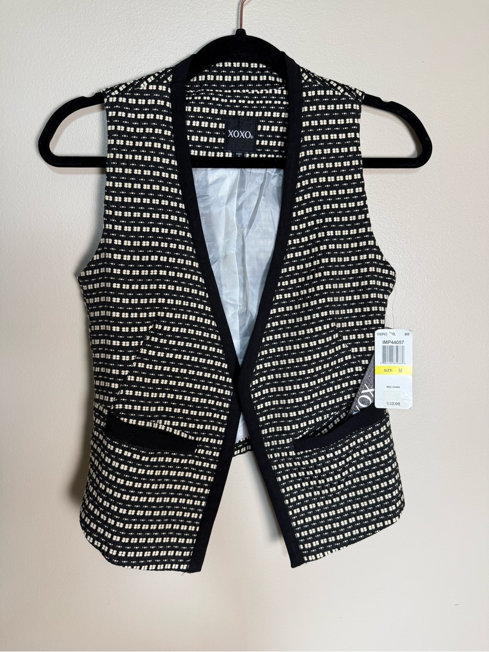 NWT XOXO Black and Off-White Cream Tweed Style Open-Front Vest Top Medium